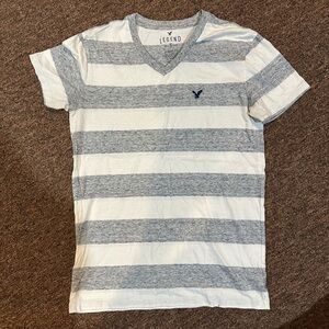 American Eagle Men’s V-neck T-shirt - XS